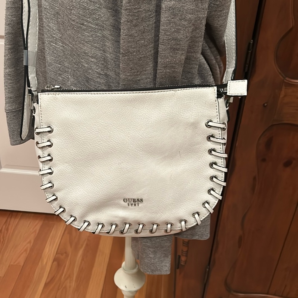 Guess white detailed hobo bag